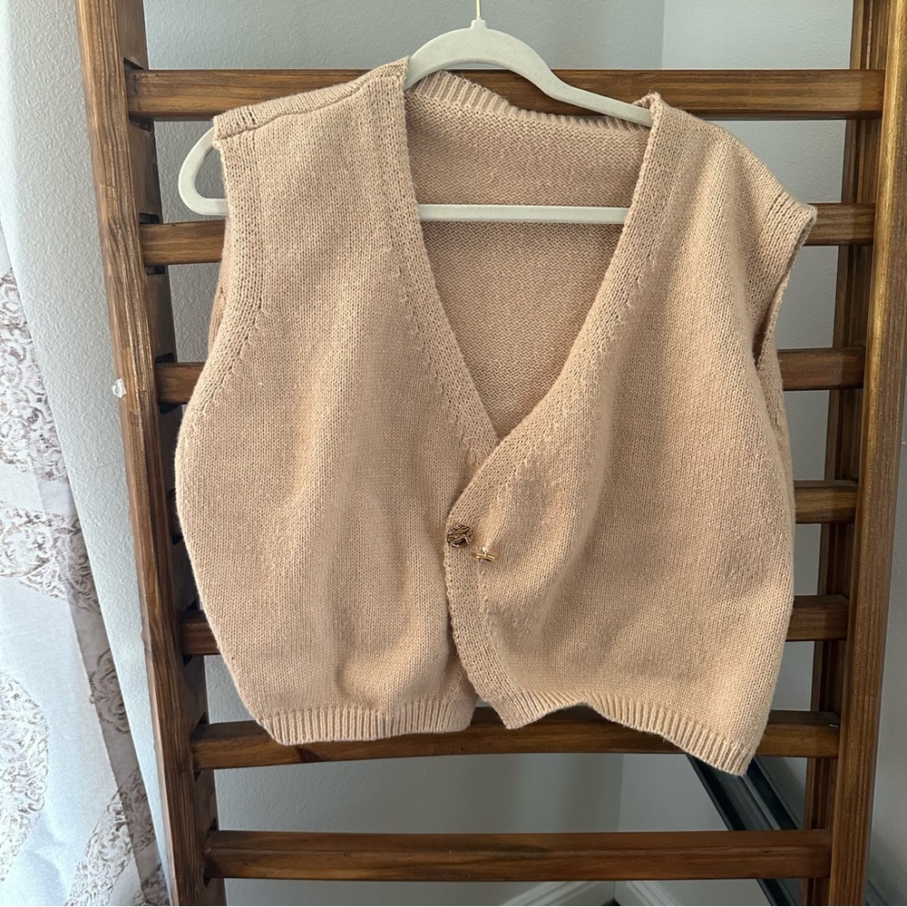 Sleeveless Knit V-Neck Vest